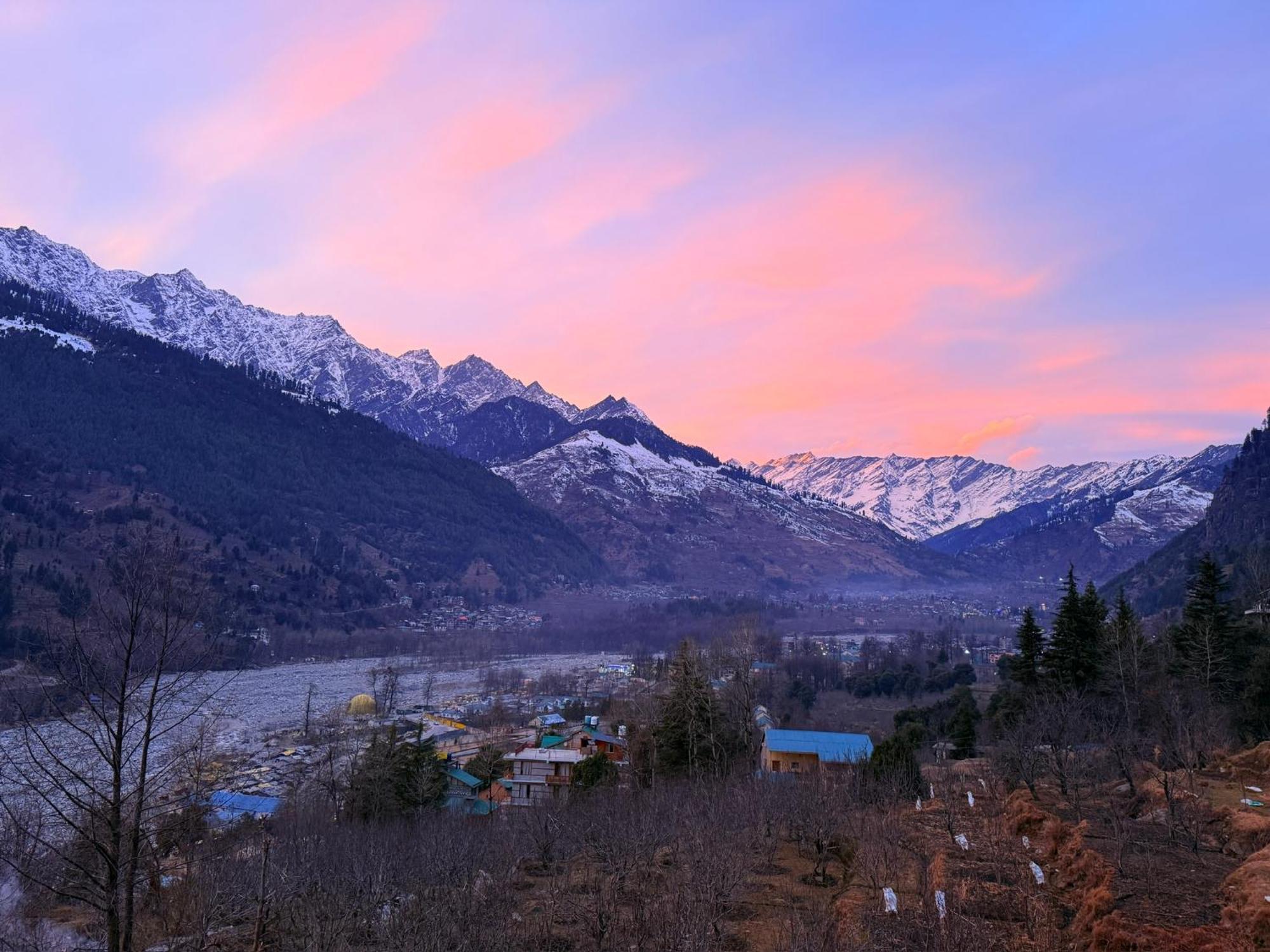 God'S Land Bed and Breakfast Manāli Esterno foto